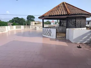 Villa en angle de rue au bord du goudron en vente à Agoè Cacaveli – 70 000 000 FCFA — photo 2