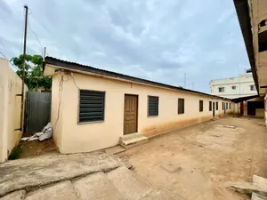 Maison de location 6 chambres à vendre à Novissi Togotelecom – 80 millions FCFA — photo 2