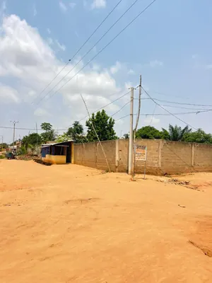 Terrain avec maison de location en demi-lot à vendre à Togo 2000 – 23 millions FCFA — photo 2