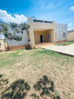 Location ou vente d'une villa à Kégué Somayaf, 5 chambres, angle de rue, à 50 m du goudron – 400 000 FCFA/mois ou 250 millions FCFA — photo 2