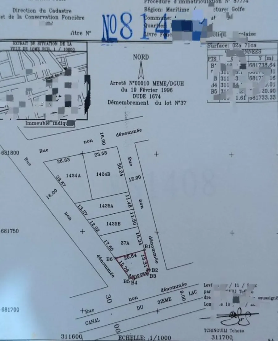 Terrain demi-lot carré en vente à Kagnikopé Lomé Port – 25 000 000 FCFA