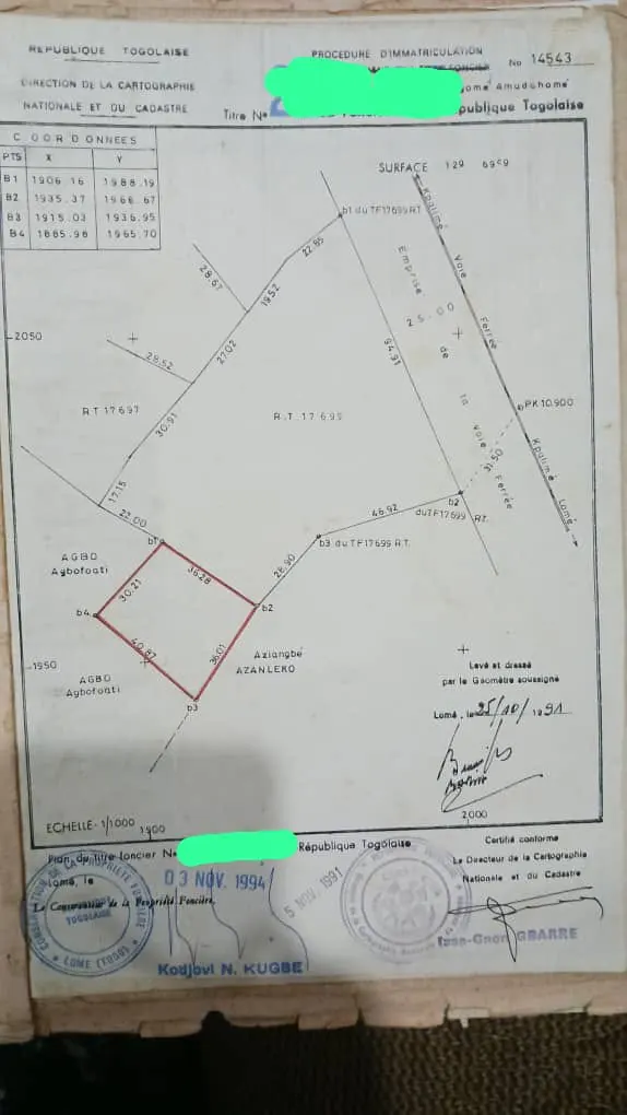 Vente d'un terrain à Tokoin Forever, demi-lot 300 m², avec constructions à démolir – dernier prix 55 millions FCFA