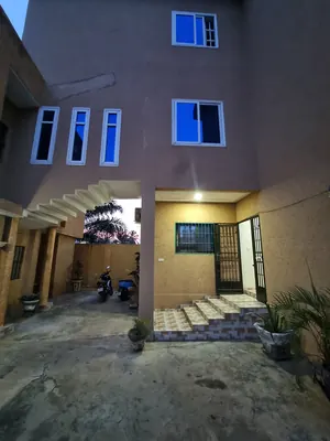 Vente d'une villa à Hountigomé, angle de rue, R+2, 447 m², proche du goudron – 250 millions FCFA — photo 4