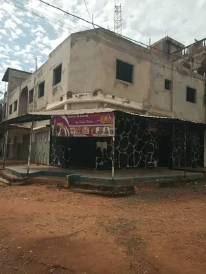 Maison inachevée 5 chambres avec 2 boutiques en vente à Carrefour Aïsèd Amadahomé – 24 millions FCFA — photo 2