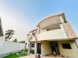 Villa meublée 4 chambres avec piscine et jardin à louer à Zanguéra – 1 200 000 FCFA/mois — photo 2