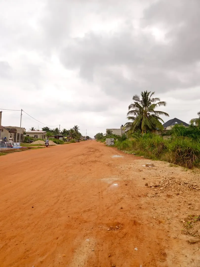 Terrain demi lot 300 m² en vente à Zossimé – 15 millions FCFA