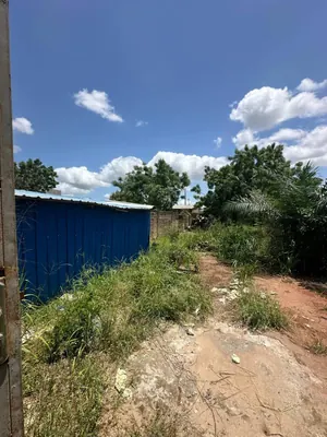 Terrain demi-lot clôturé en vente à Sanguera IPG – 15 millions FCFA