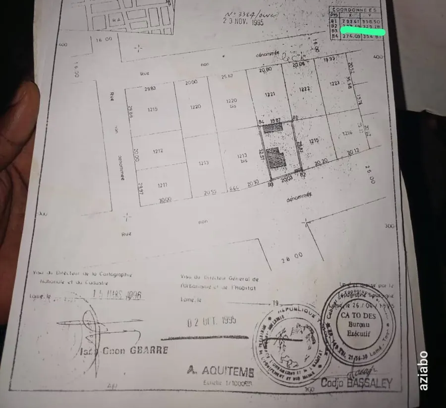 Terrain demi-lot en vente au bord du goudron à Totsi – 35 millions FCFA