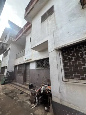 Vente d'une maison à La Paix (bord de plage), duplex, 6 chambres, angle de rue, bord du goudron – 270 millions FCFA — photo 2