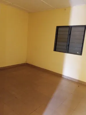 Location d'une maison à Sanguéra, chambre salon avec cuisine interne, terrasse, garage – 40 000 FCFA/mois — photo 5