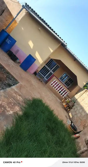 Maison avec boutique 1 pièce en vente à Légbassito Kognito – 13 millions FCFA — photo 3