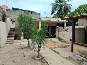 Terrain bâti demi-lot en vente à Totsi-Adidoadin – 45 millions FCFA