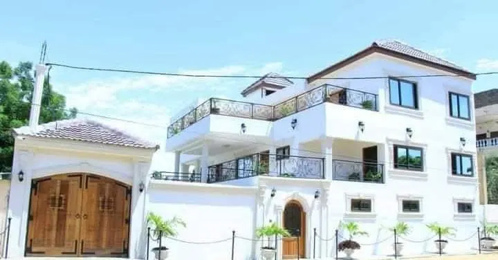 Villa duplex meublée avec piscine à louer à Akodésséwa – 1 500 000 FCFA/mois