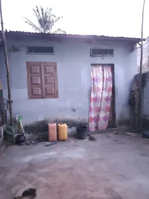 Vente d'une maison à Agoè près du carrefour Commando, 6 pièces, 255 m², proche du goudron – 17 500 000 FCFA — photo 6