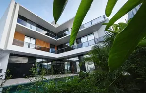 Vente d'une villa à Tokoin Wuiti, 5 chambres, R+2, avec piscine et jardin – 820 millions FCFA à débattre — photo 2
