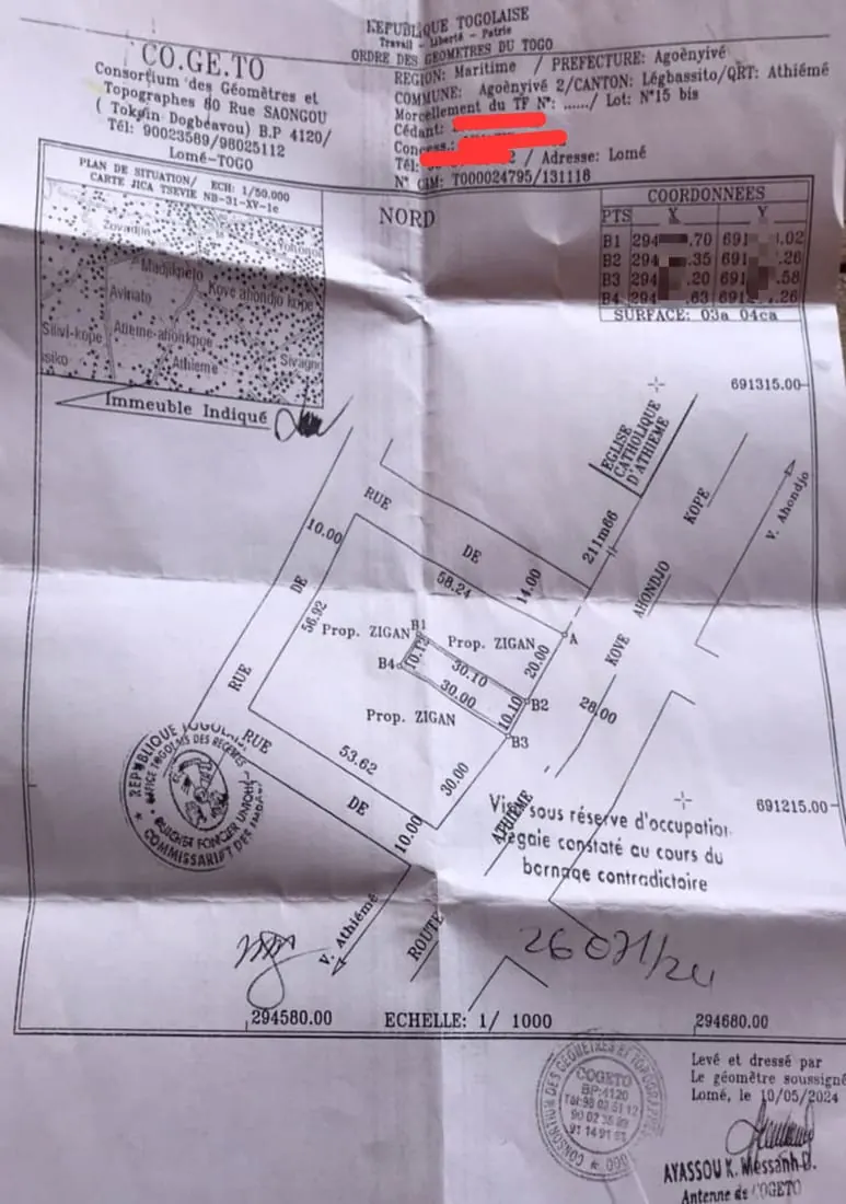 Vente d'un terrain à Legbassito Madjikpeto, demi-lot de 304 m², bord de goudron, près de l'église catholique Athiomé – 9 millions FCFA