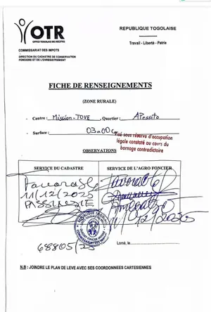 Vente d'un terrain à Legbassito, demi-lot clôturé, proche du goudron – 10 millions FCFA — photo 1
