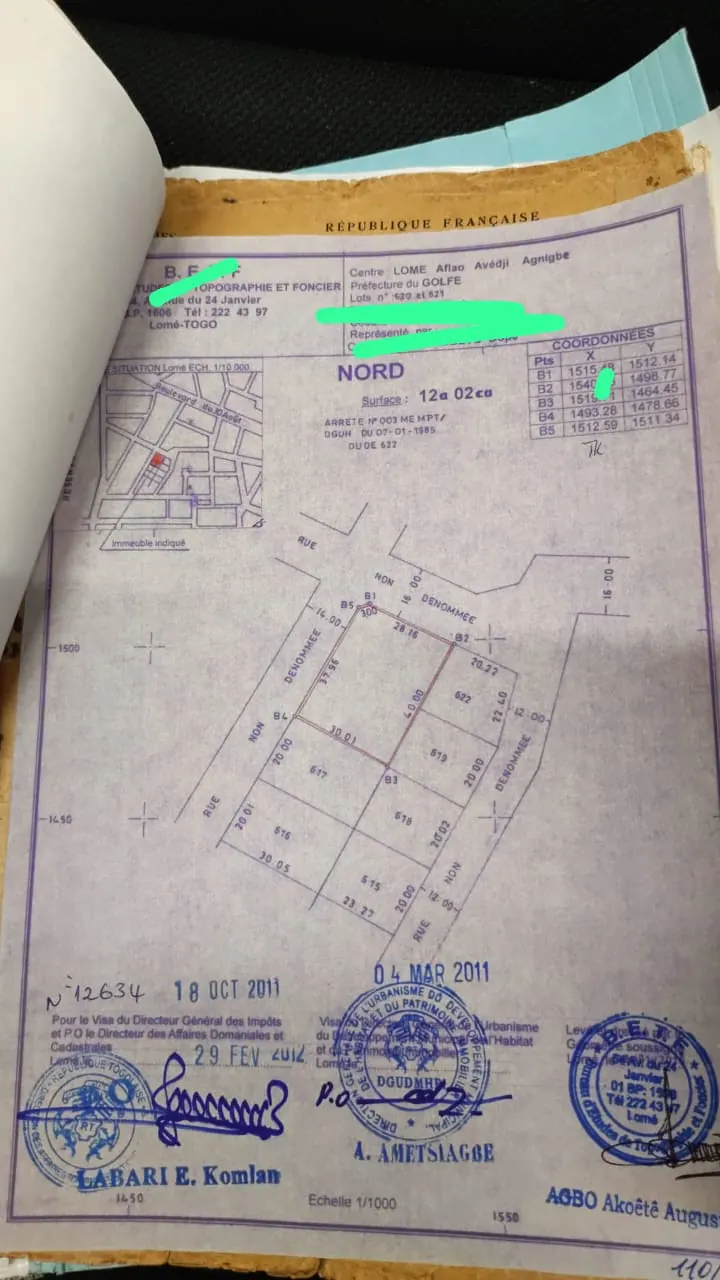 Terrain 2 lots à vendre angle de rue à Adidogomé Boukarou – 90 millions FCFA