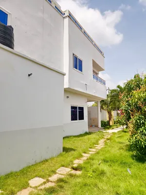Vente d'une villa à Agoè Zongo École Malaïka, R+1 avec dépendances, jardin, titre foncier personnel – 75 millions FCFA — photo 3