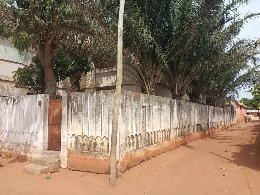 Maison 8 chambres en vente en angle de rue à Tokoin Solidarité – 95 millions FCFA