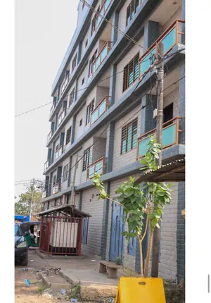 Vente d'un immeuble à Bé Kpéhénou, 2 compartiments (R+4 et R+3), 24 appartements + magasins, bord du goudron – 500 millions FCFA — photo 3