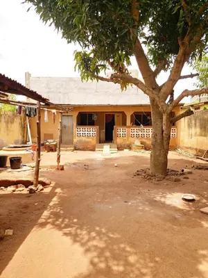 Vente d'une maison à Légbassito près du marché, 2 chambres + salon, à 100 m du goudron CEDEAO – 18 millions FCFA négociable — photo 4