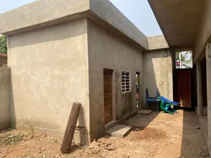 Vente d'une villa à Apessito Sadko, nouvelle construction, demi-lot, 2 chambres, avec jardin, boutique et dépendance – 25 millions FCFA — photo 9