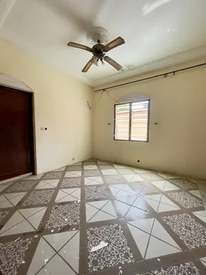 Villa 3 chambres à rénover en vente à Adidogomé Wognomé – 50 millions FCFA