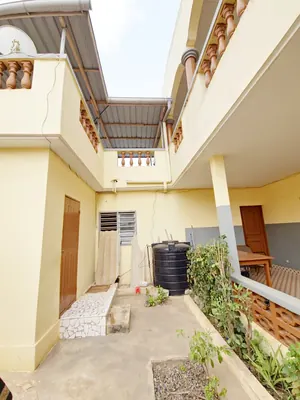 Villa R+1 à vendre à Totsi derrière le CEG Totsi – 65 millions FCFA