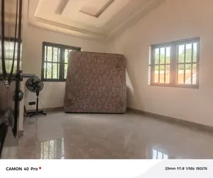 Villa 4 chambres avec mezzanine et dépendance à louer à Togo 2000 – 550 000 FCFA/mois