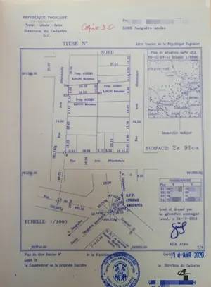 Vente d'un terrain à Agoè Legbassito Assiko, demi-lot clôturé de 291 m², près de l'église Assemblée de Dieu – 15 000 000 FCFA