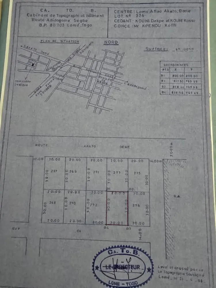 Terrain demi-lot de 300 m² en vente à Ségbé Akato Démé – 10 millions FCFA