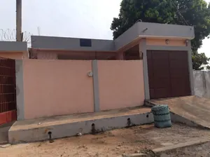 Villa basse 4 chambres en vente sur demi-lot à Apessito – 30 millions FCFA — photo 2