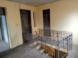 Immeuble R+1 de 600 m² en vente au bord du goudron à Assigamé, Lomé – 650 millions FCFA — photo 4