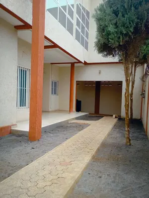Villa R+1 en location au bord du goudron à Cacaveli – 500 000 FCFA