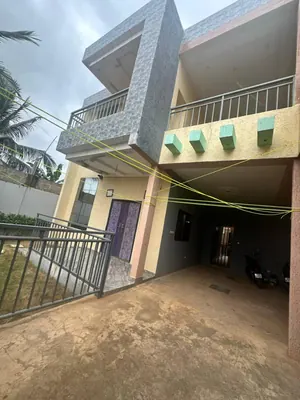 Vente d'une villa à Ségbé Akato Démé, récente, sur 300 m², avec dépendance, jardin et garage 4 voitures – 65 millions FCFA négociable — photo 11