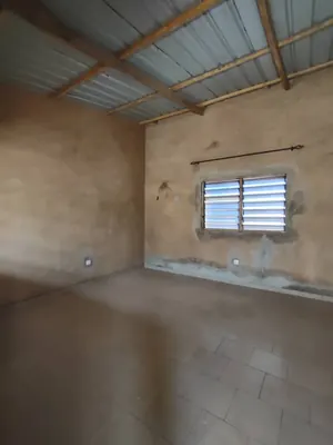 Vente d'une maison à Apessito, 2 pièces, quart de lot, plan OTR – 12 millions FCFA à revoir — photo 1