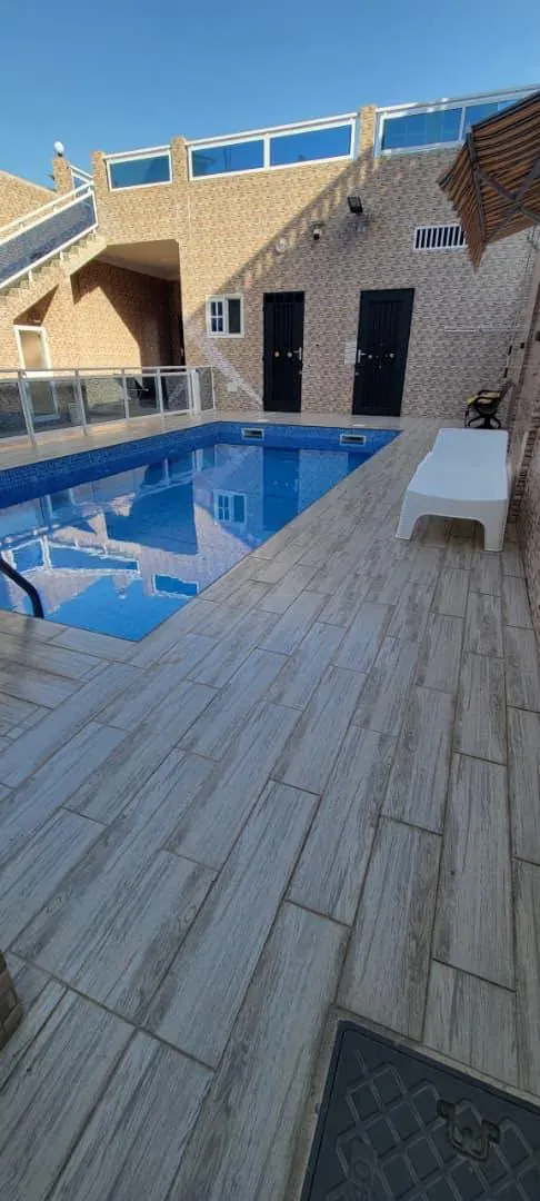 Villa meublée 6 chambres en location à Agodéké – 1 300 000 FCFA