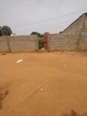 Vente d'un terrain à Cacaveli secteur TDE, clôturé – 13,5 millions FCFA — photo 2