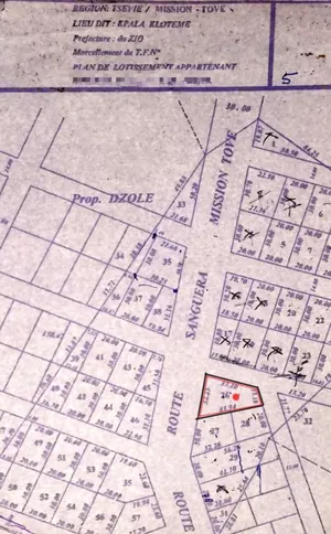 Vente d'un terrain à Kpala Klotemé, 996 m², angle de rue, bord de grande route – 25 millions FCFA