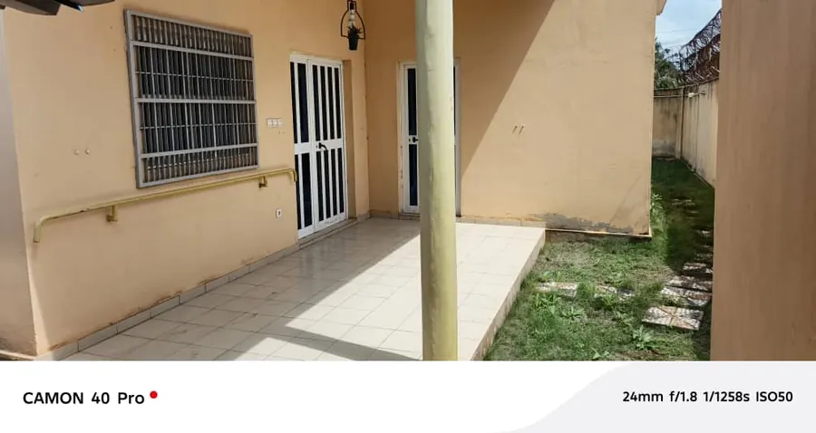 Villa 3 chambres en vente en angle de rue à Hédzranawoé Sagboville – 100 millions FCFA