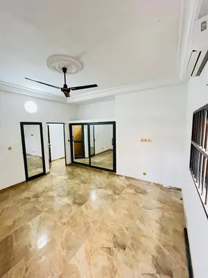 Vente d'une villa à Kégué Catholique, R+2 avec rooftop, demi-lot 300 m², titre foncier – 150 millions FCFA — photo 6