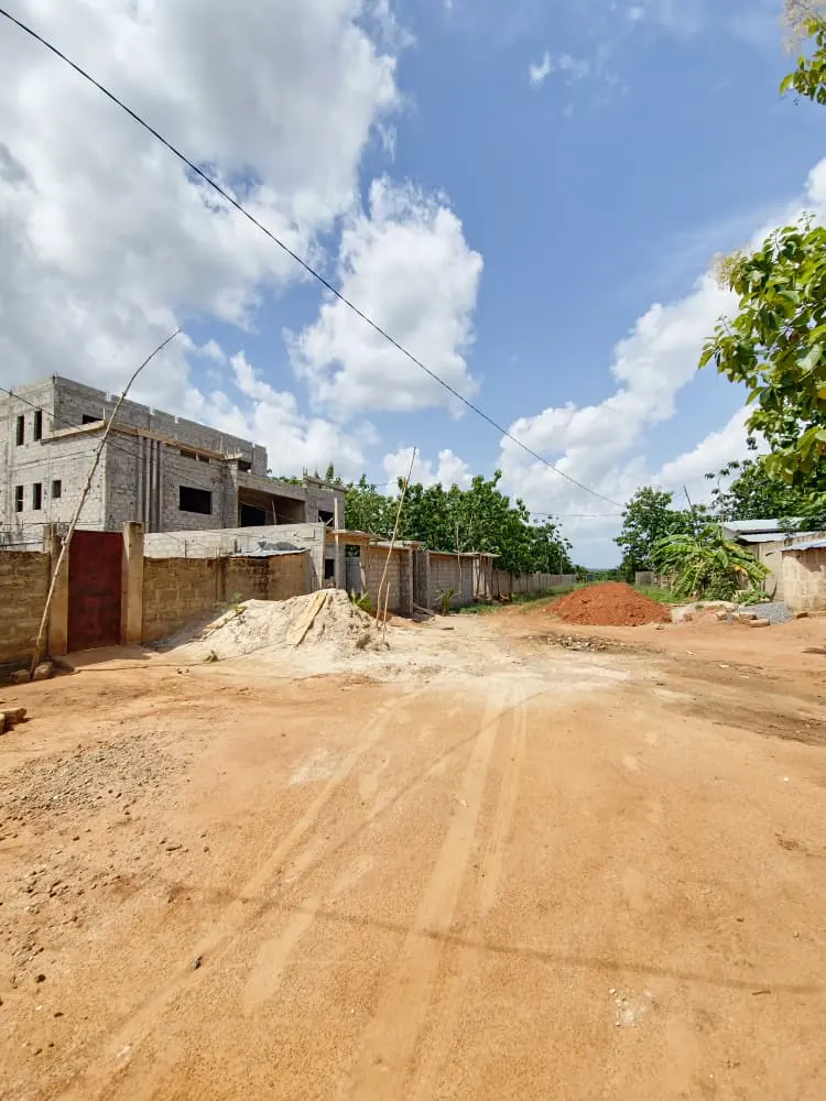 Terrain 2 lots (1200 m²) en vente à Mission-Tové Moekopé – 7 500 000 FCFA le lot
