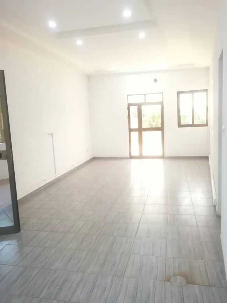 Villa duplex R+2 en vente à Atikoumé Atikpa à 300m du goudron – 150 millions FCFA