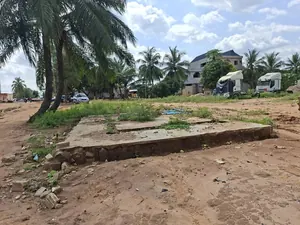 Vente de terrain à Adetikopé Sivé, 4 lots, double angle de rue, titre foncier – prix à partir de 25 millions FCFA le lot (100 millions le tout à débattre) — photo 3
