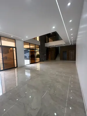 Vente d'une villa à Tokoin Wuiti, 5 chambres, R+2, avec piscine et jardin – 820 millions FCFA à débattre — photo 4