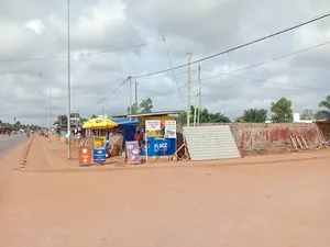 Terrain 5 lots en angle de rue en vente au bord du goudron à Ségbé Akato – 70 millions FCFA le lot