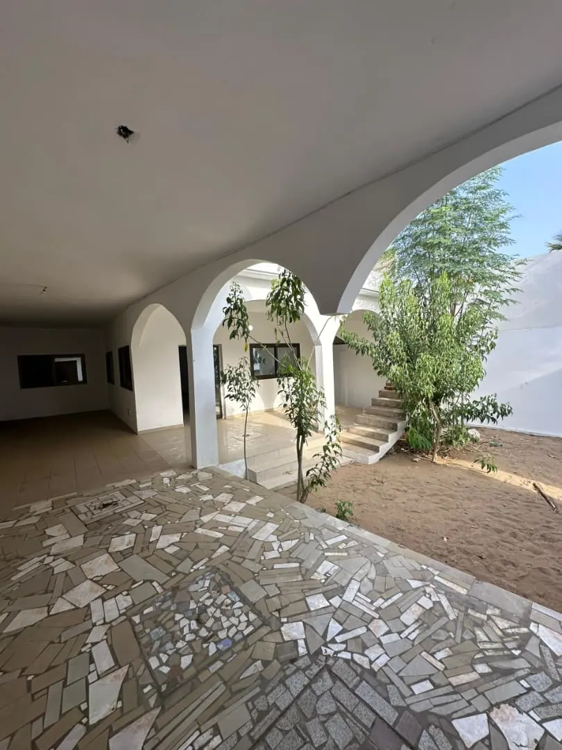 Villa 4 chambres sur 300 m² en vente à Kpogan – 42 millions FCFA