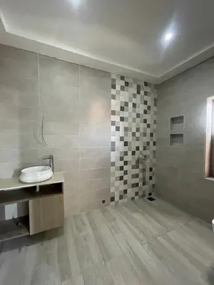 Villa duplex meublée 4 chambres avec piscine en location à Tokoin Séminaire Wuiti – 1 500 000 FCFA — photo 4