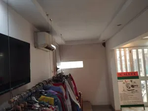 Location d'une boutique à Tokoin Ranco, bord du goudron, avec bureau et sanitaire – 180 000 FCFA/mois — photo 3